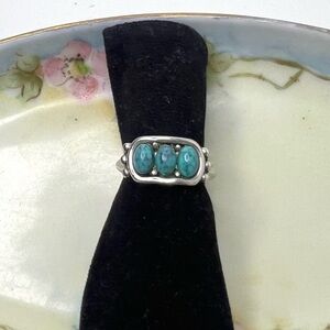 Vintage 1976 Avon Desert Azure Ring Turquoise Cabochons in Silvertone